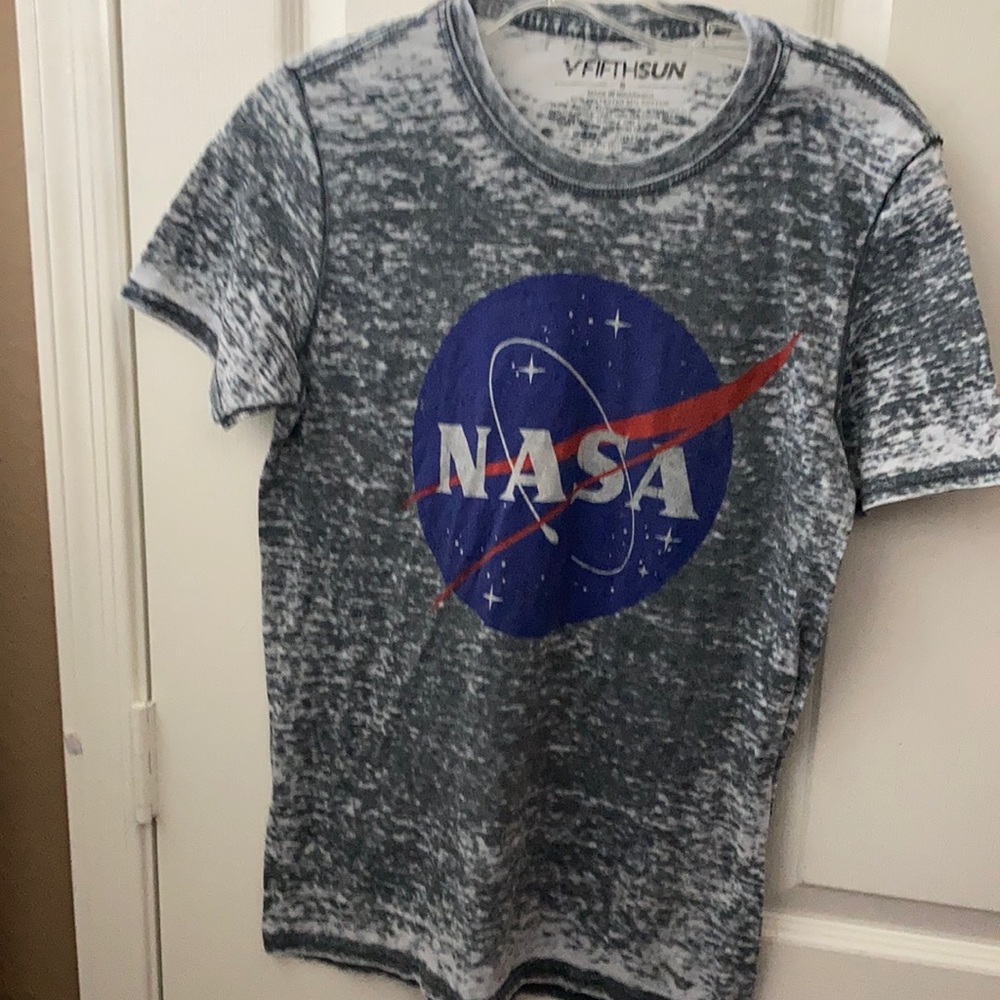 FINAL MARKDOWN Fifth sun nasa tee small